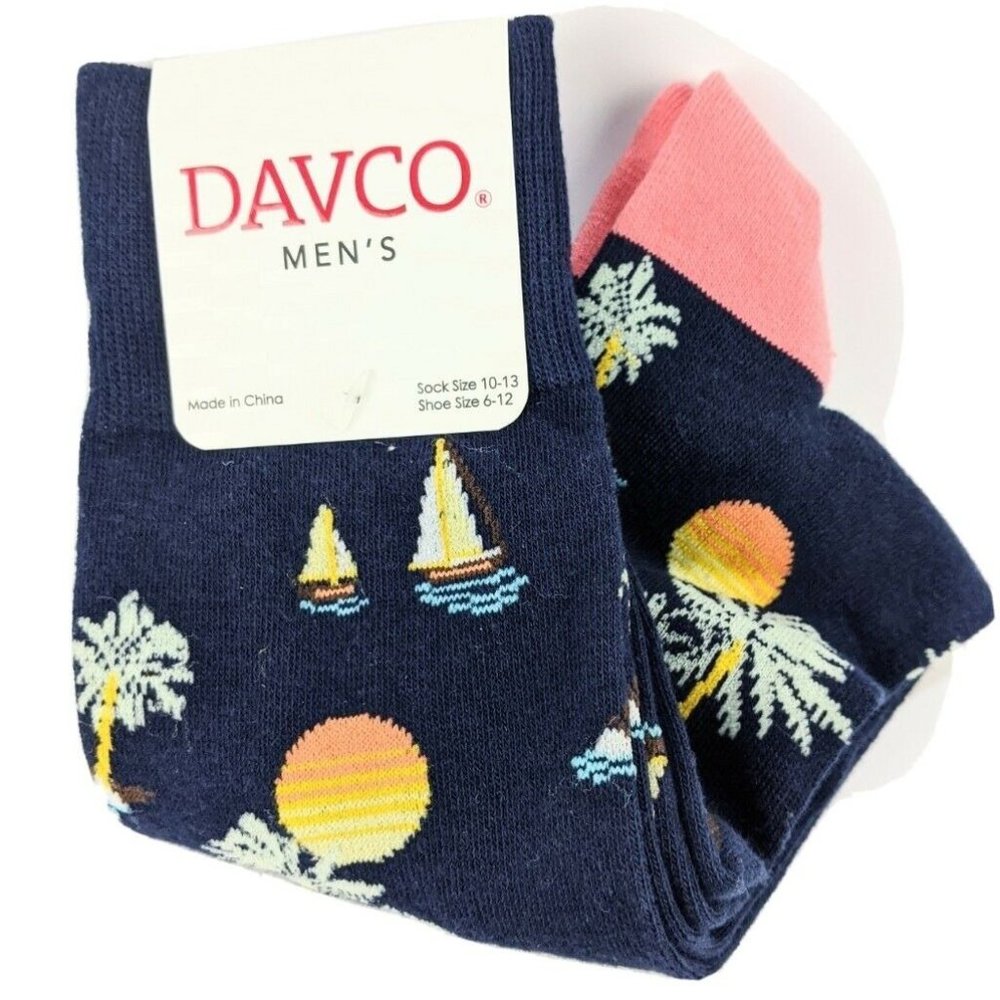 Davco Socks Novelty Mens size 10-13 Sailboats and Palm Trees Tropical Print Nwt
